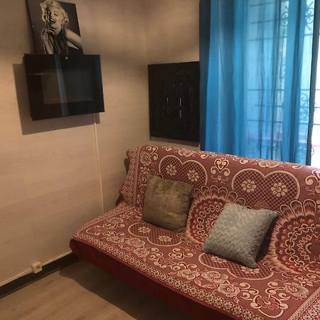 Studio "Maryline" Sejours Parisiens Abordables - Rez De Chaussee Sur Beau Patio Ombrage- Accessible Handcaps - Grand Canape-Lit Clic Clac 2 Places - Cuisine Equipee - Salle De Bains - 5 Minutes Du Metro Brochant Ligne 13,Bus 74 Et 31 ภายนอก รูปภาพ