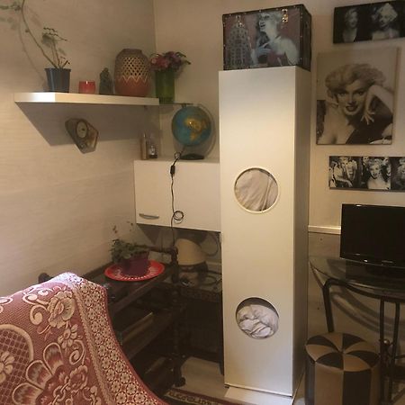 Studio "Maryline" Sejours Parisiens Abordables - Rez De Chaussee Sur Beau Patio Ombrage- Accessible Handcaps - Grand Canape-Lit Clic Clac 2 Places - Cuisine Equipee - Salle De Bains - 5 Minutes Du Metro Brochant Ligne 13,Bus 74 Et 31 ภายนอก รูปภาพ