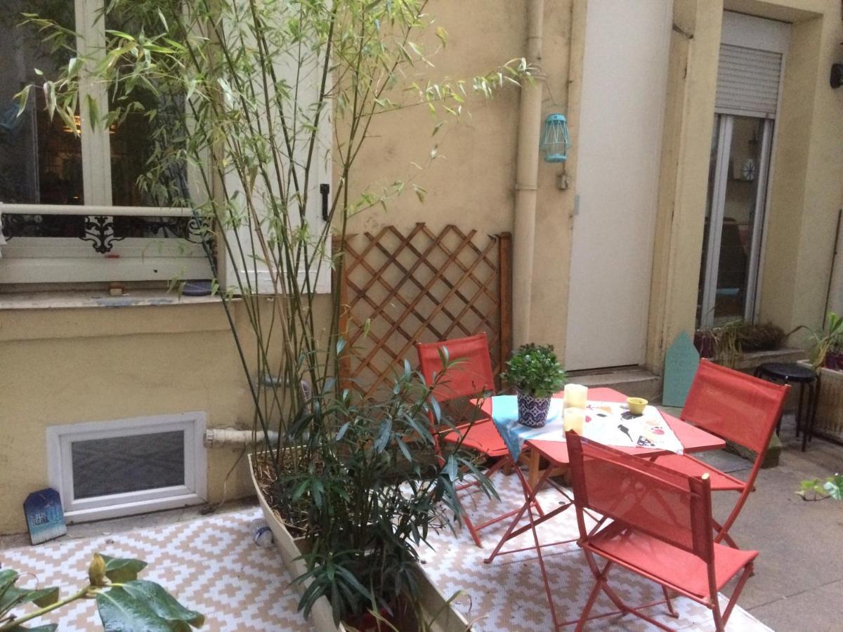 Studio "Maryline" Sejours Parisiens Abordables - Rez De Chaussee Sur Beau Patio Ombrage- Accessible Handcaps - Grand Canape-Lit Clic Clac 2 Places - Cuisine Equipee - Salle De Bains - 5 Minutes Du Metro Brochant Ligne 13,Bus 74 Et 31 ภายนอก รูปภาพ