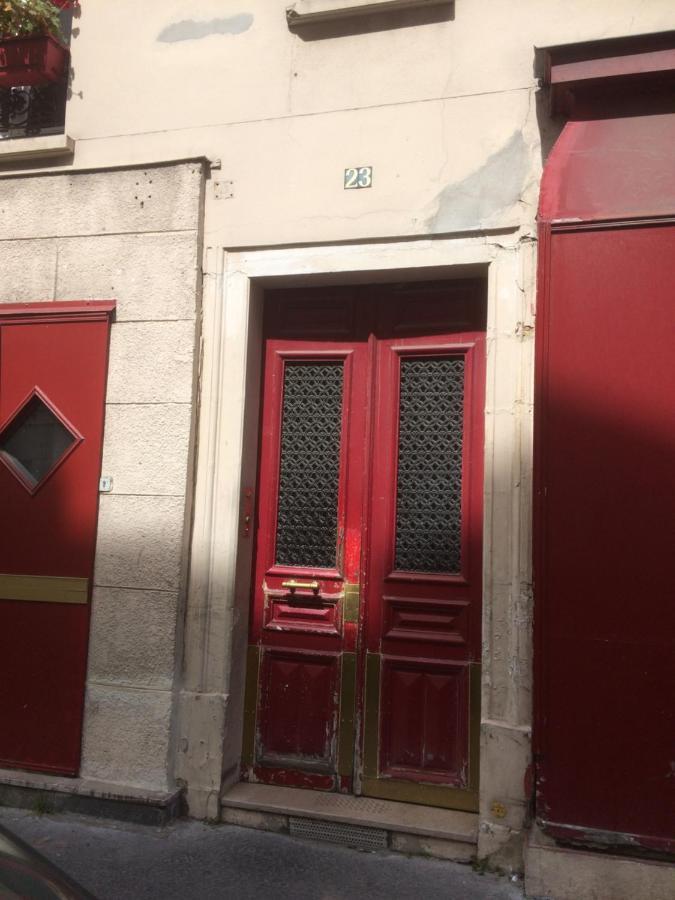 Studio "Maryline" Sejours Parisiens Abordables - Rez De Chaussee Sur Beau Patio Ombrage- Accessible Handcaps - Grand Canape-Lit Clic Clac 2 Places - Cuisine Equipee - Salle De Bains - 5 Minutes Du Metro Brochant Ligne 13,Bus 74 Et 31 ภายนอก รูปภาพ