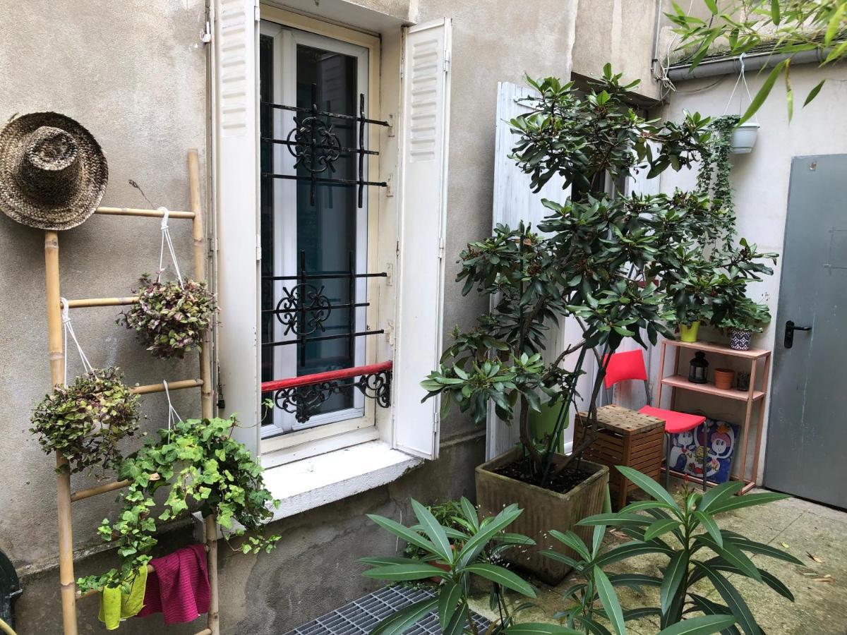 Studio "Maryline" Sejours Parisiens Abordables - Rez De Chaussee Sur Beau Patio Ombrage- Accessible Handcaps - Grand Canape-Lit Clic Clac 2 Places - Cuisine Equipee - Salle De Bains - 5 Minutes Du Metro Brochant Ligne 13,Bus 74 Et 31 ภายนอก รูปภาพ