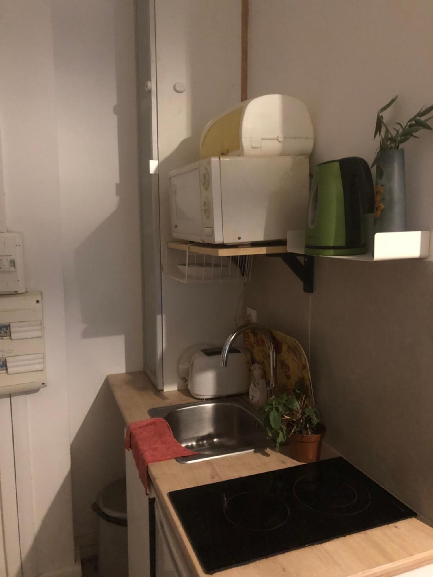 Studio "Maryline" Sejours Parisiens Abordables - Rez De Chaussee Sur Beau Patio Ombrage- Accessible Handcaps - Grand Canape-Lit Clic Clac 2 Places - Cuisine Equipee - Salle De Bains - 5 Minutes Du Metro Brochant Ligne 13,Bus 74 Et 31 ภายนอก รูปภาพ