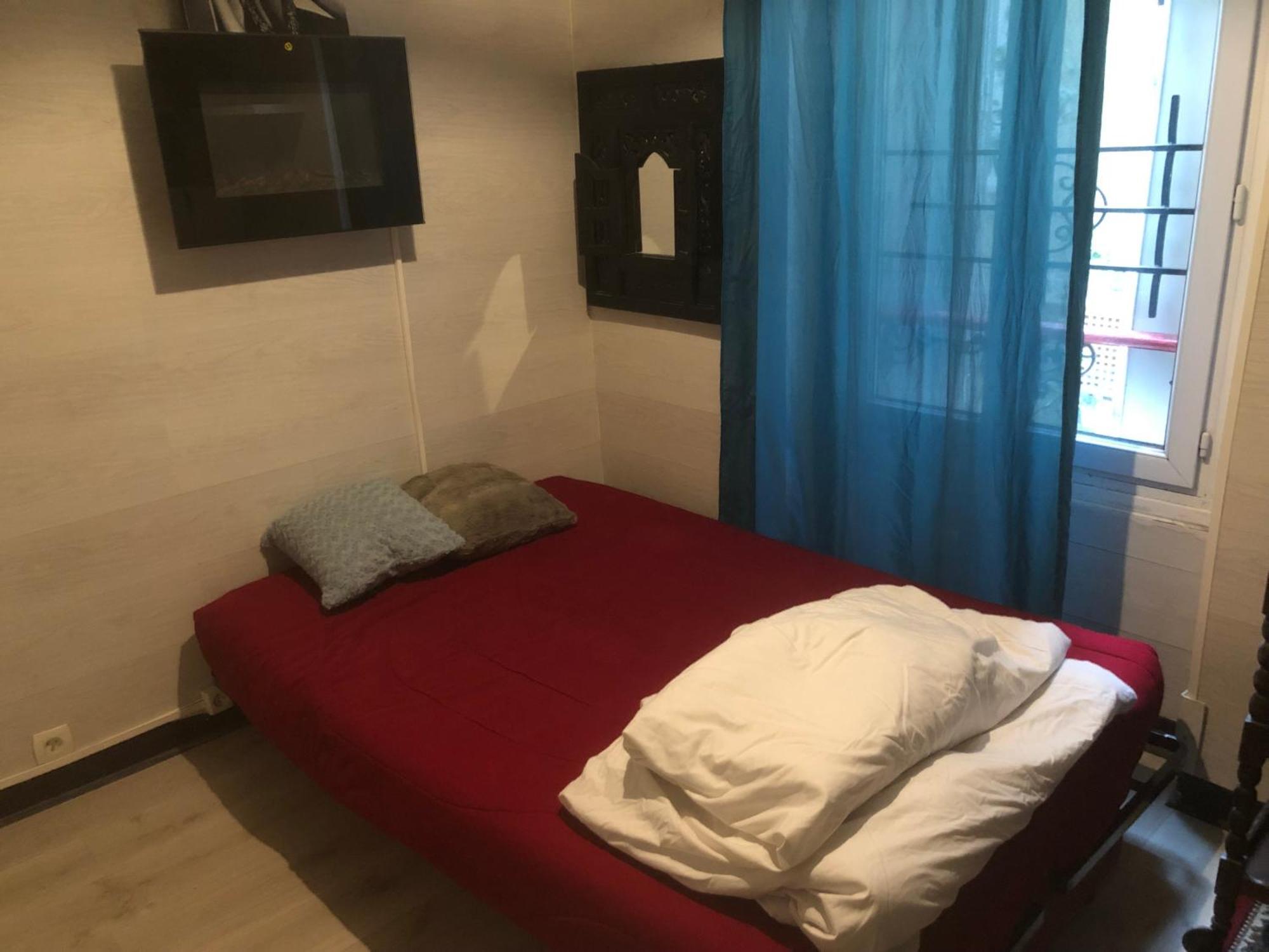 Studio "Maryline" Sejours Parisiens Abordables - Rez De Chaussee Sur Beau Patio Ombrage- Accessible Handcaps - Grand Canape-Lit Clic Clac 2 Places - Cuisine Equipee - Salle De Bains - 5 Minutes Du Metro Brochant Ligne 13,Bus 74 Et 31 ภายนอก รูปภาพ