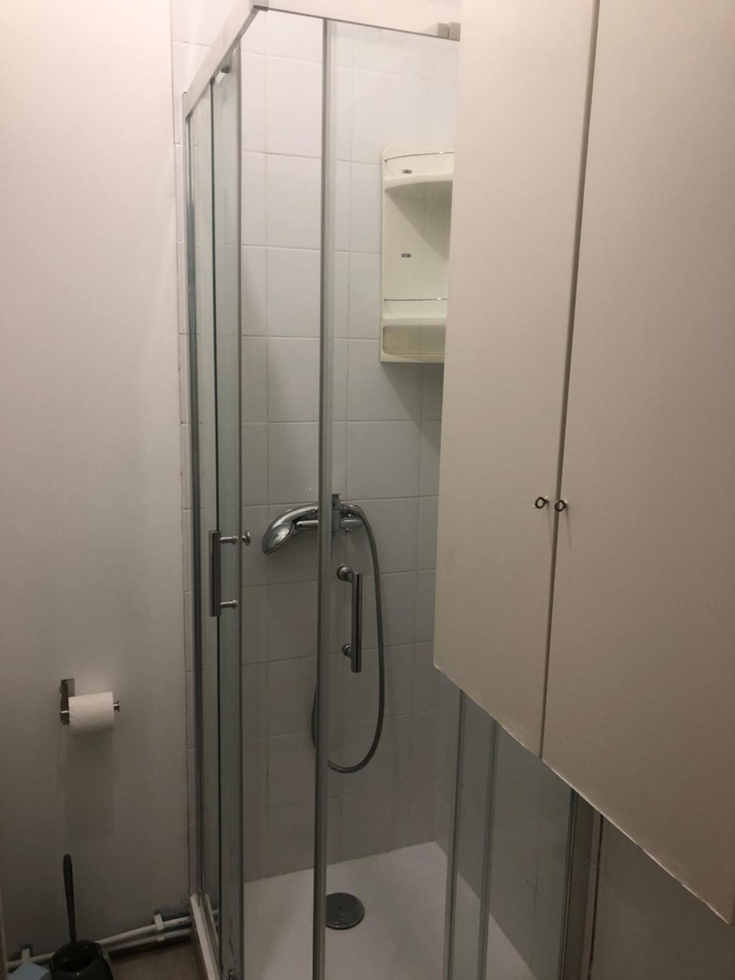 Studio "Maryline" Sejours Parisiens Abordables - Rez De Chaussee Sur Beau Patio Ombrage- Accessible Handcaps - Grand Canape-Lit Clic Clac 2 Places - Cuisine Equipee - Salle De Bains - 5 Minutes Du Metro Brochant Ligne 13,Bus 74 Et 31 ภายนอก รูปภาพ