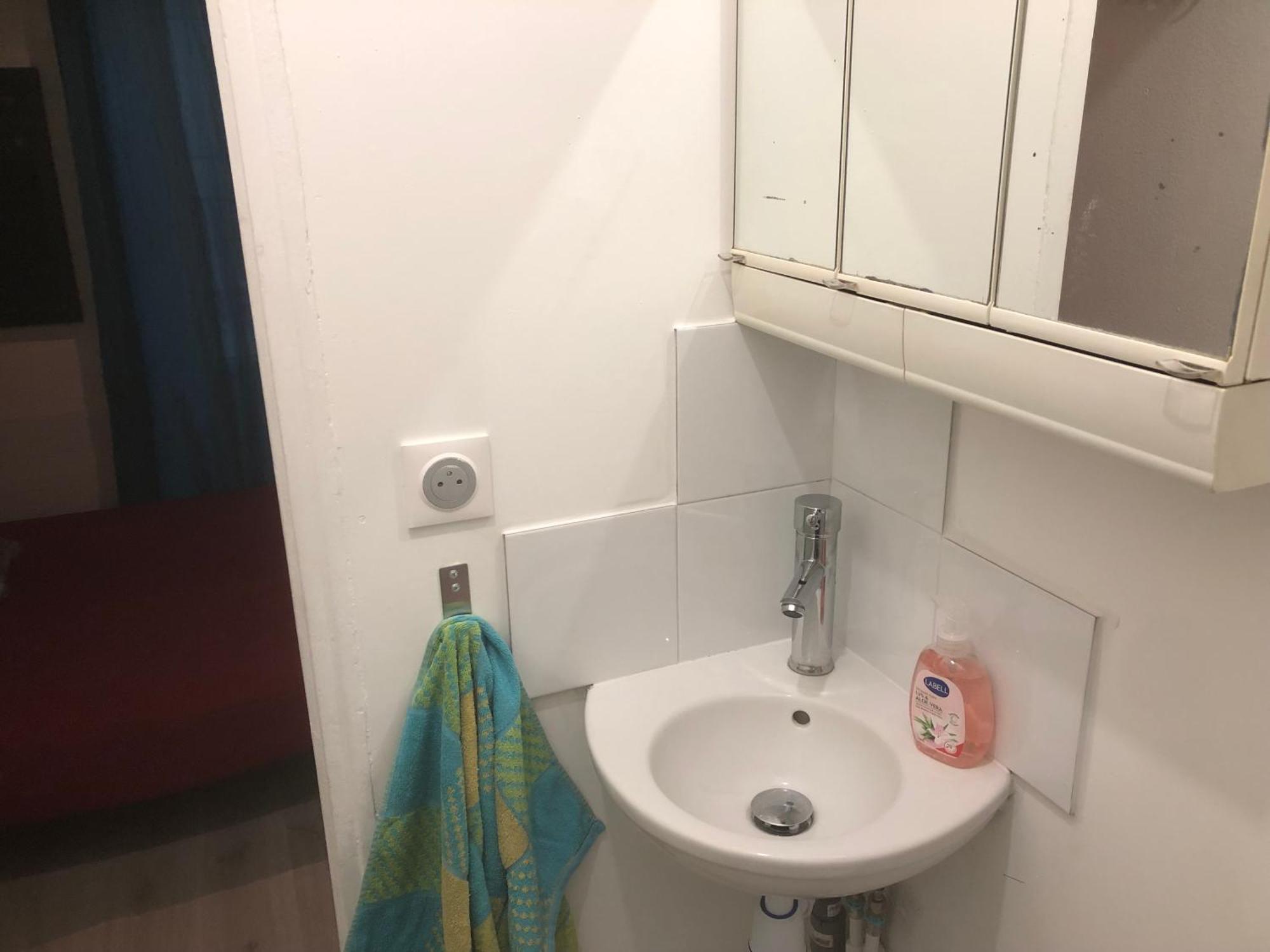 Studio "Maryline" Sejours Parisiens Abordables - Rez De Chaussee Sur Beau Patio Ombrage- Accessible Handcaps - Grand Canape-Lit Clic Clac 2 Places - Cuisine Equipee - Salle De Bains - 5 Minutes Du Metro Brochant Ligne 13,Bus 74 Et 31 ภายนอก รูปภาพ