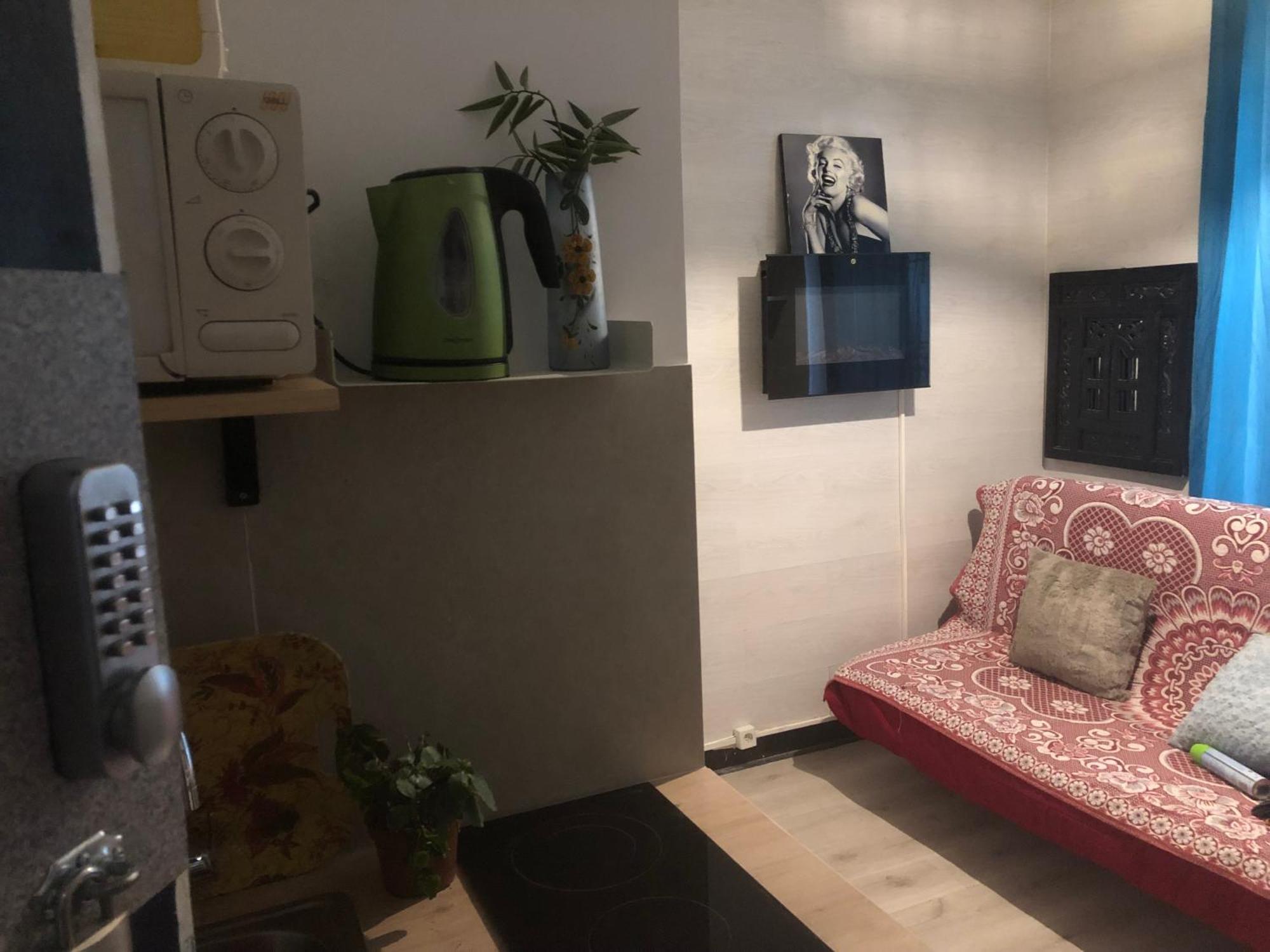 Studio "Maryline" Sejours Parisiens Abordables - Rez De Chaussee Sur Beau Patio Ombrage- Accessible Handcaps - Grand Canape-Lit Clic Clac 2 Places - Cuisine Equipee - Salle De Bains - 5 Minutes Du Metro Brochant Ligne 13,Bus 74 Et 31 ภายนอก รูปภาพ
